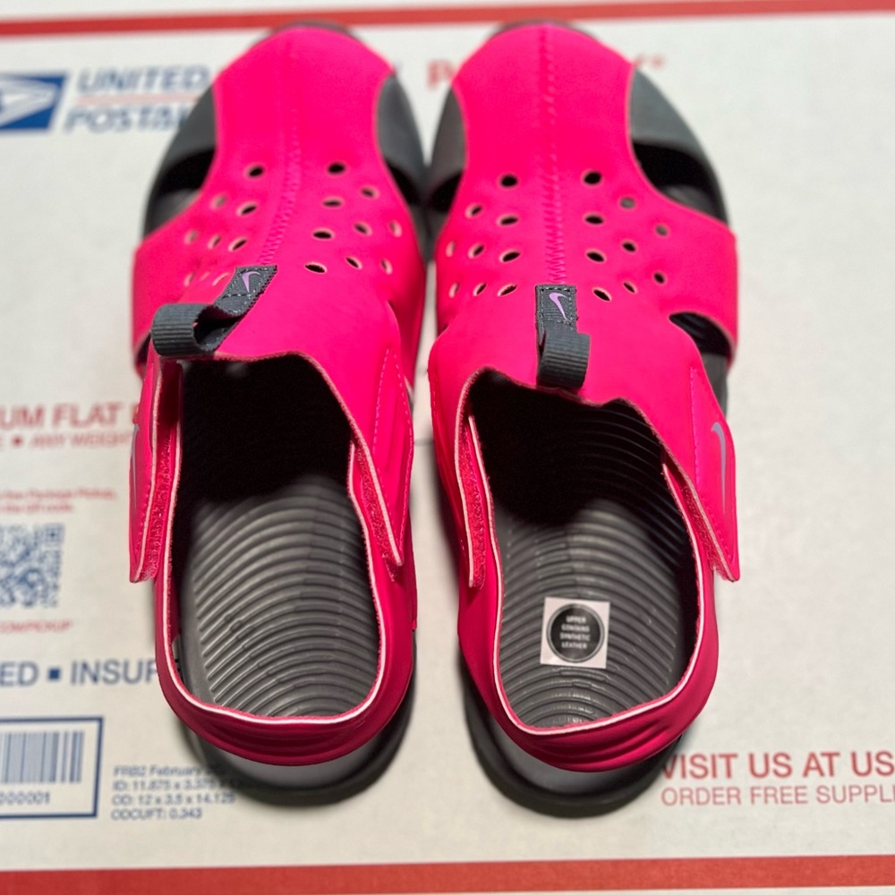 NWT Nike Sunray Protect 2 sandals in Hyper Pink/Fuchsia Glow & Smoke Grey Size 2